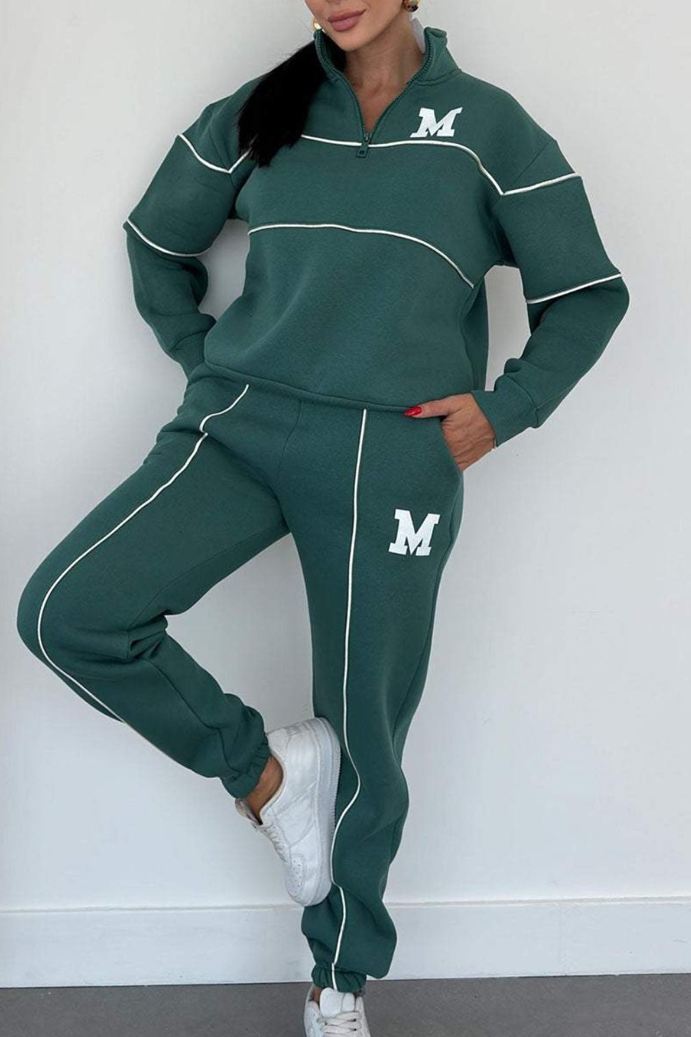 Women's 2-Piece Lounge Set: Comfy Sweatshirt & Sweatpants with Pockets