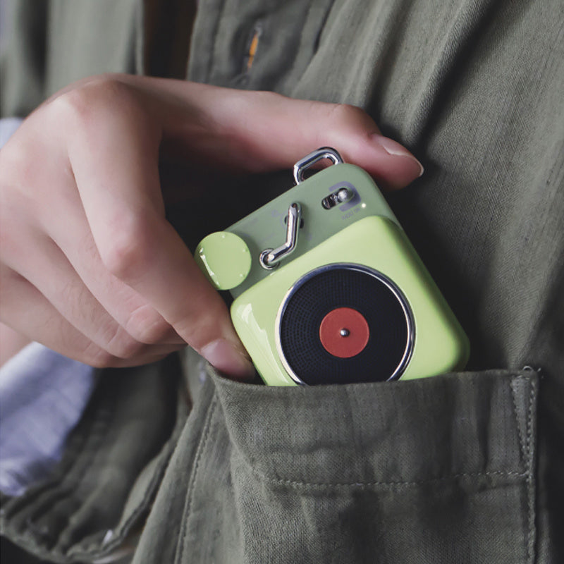 Retro small car mini speaker