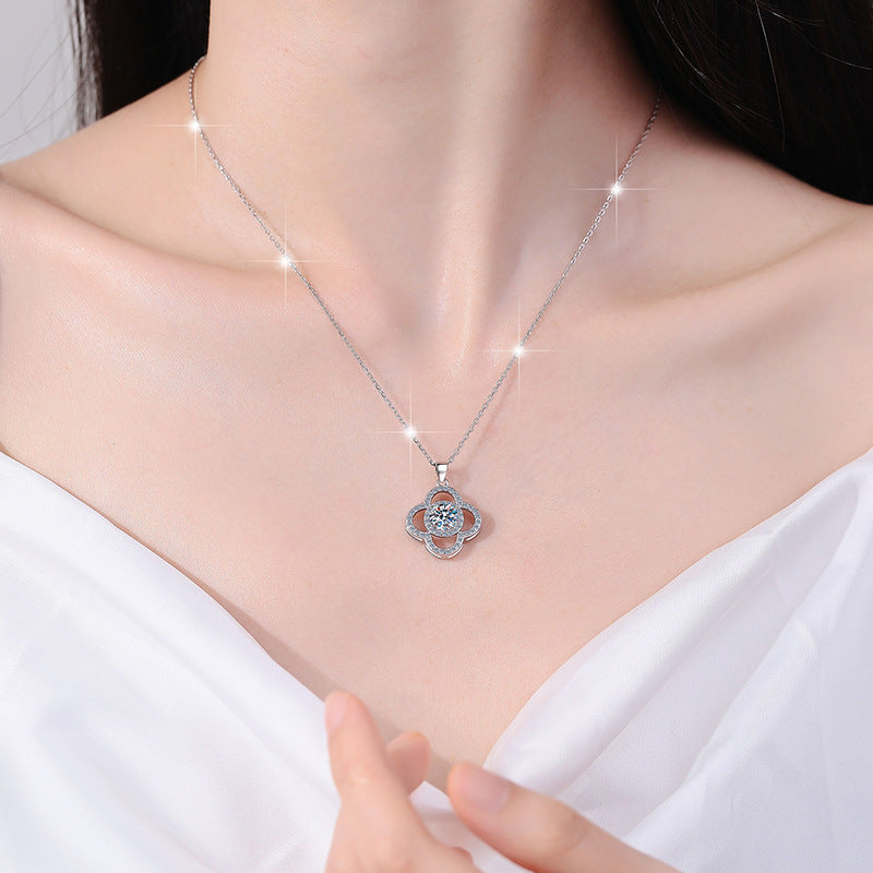 Kadınlar için Sterling Gümüş Moissanite Kolye