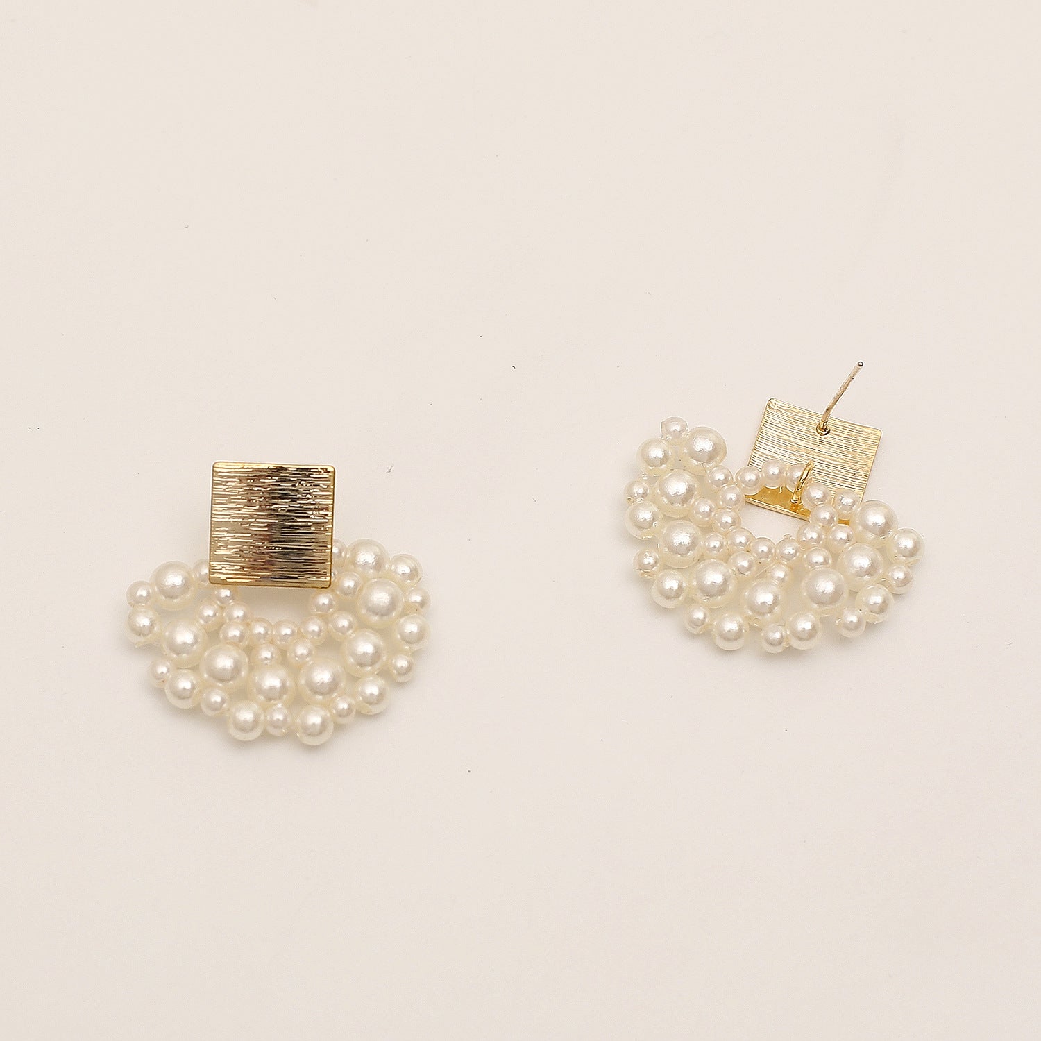 Handmade Pearl Woven Scalloped Pearl Stud Earrings - Minihomy