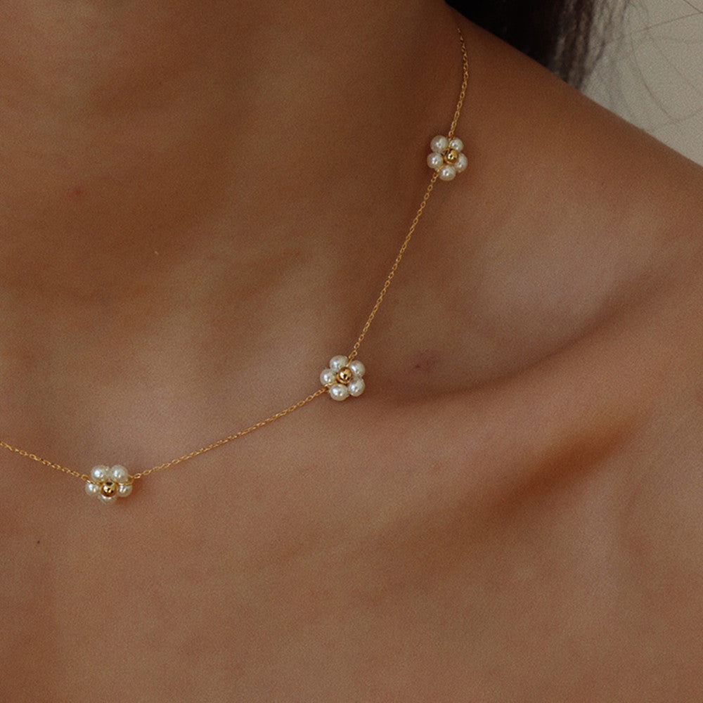 Simple Pearls Flower Necklace