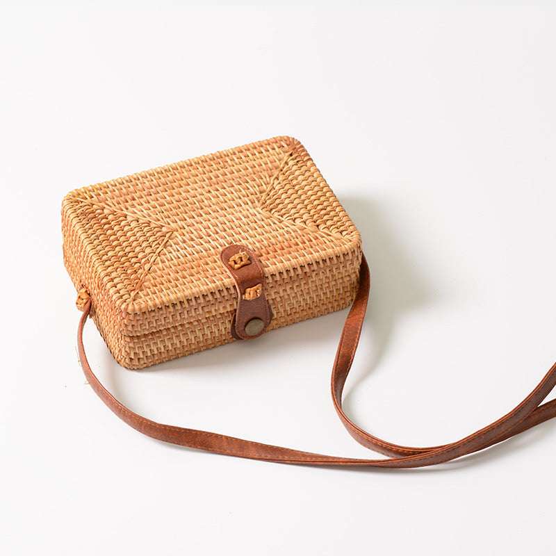 Basket Tweezers Retro Literary Hand-woven Leather Buckle Bag - Minihomy