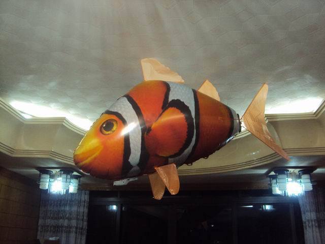 Infrared Remote Control Air Flying Fish Electric Air Suspension Shark Clown Fish Balloon Inflatable Toy - Minihomy