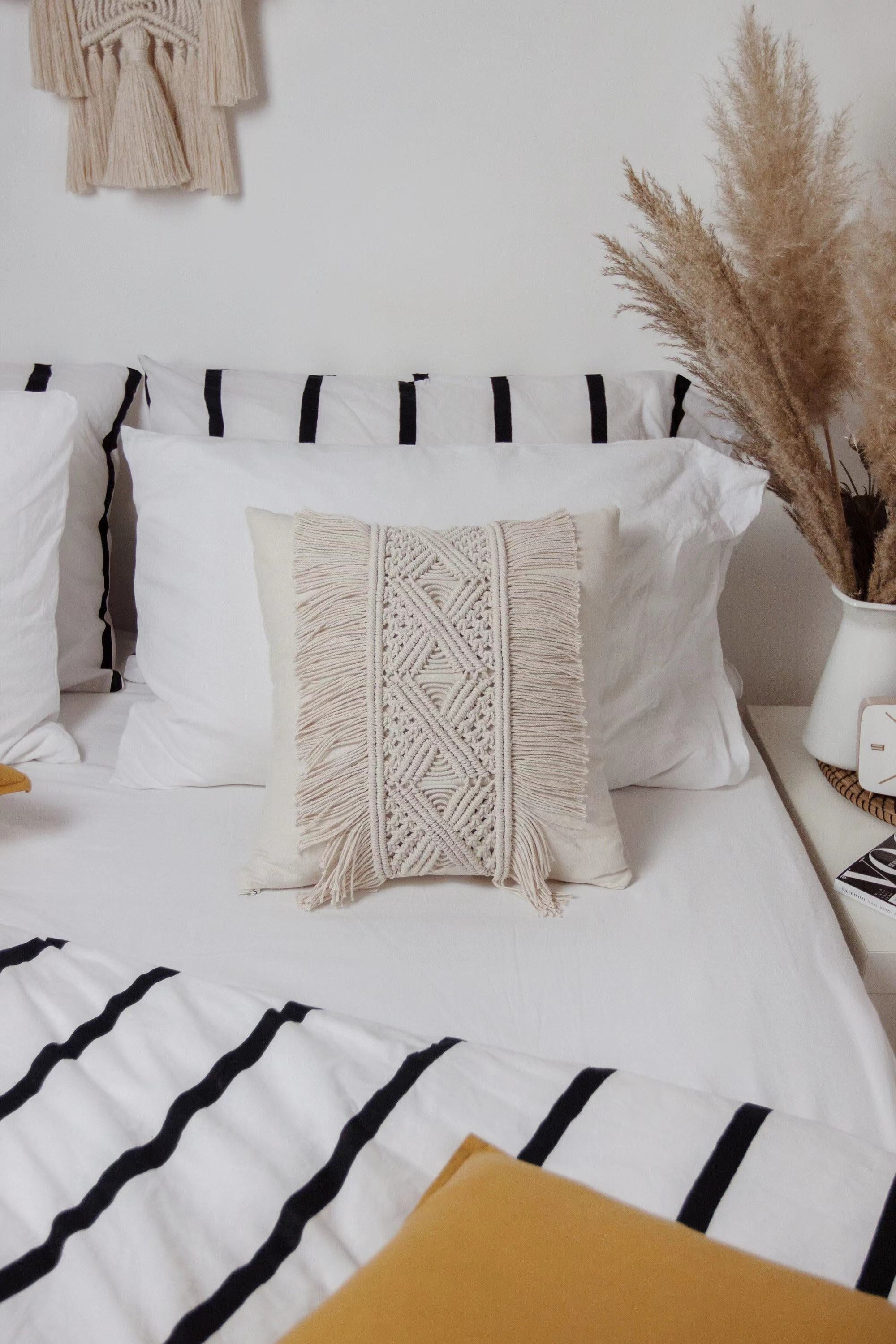 Woven tassel pillowcase